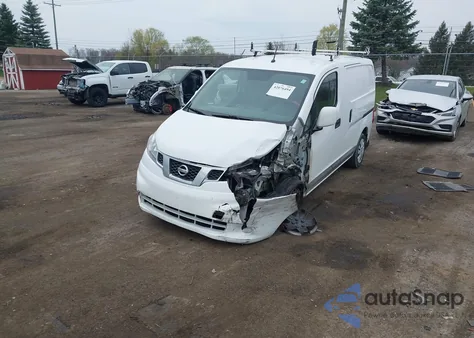 2015 Nissan Nv200 Sv z USA, uszkodzony, nr VIN 3N6CM0KN7FK693948